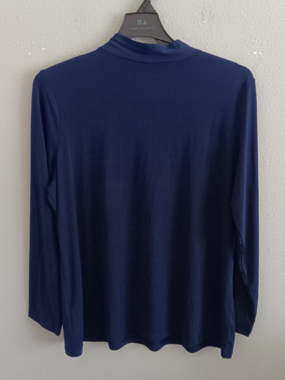 Susan Graver Modern Essentials Liquid Knit Voop Neck Top, Navy Sz 1X a672463 - Picture 3 of 4